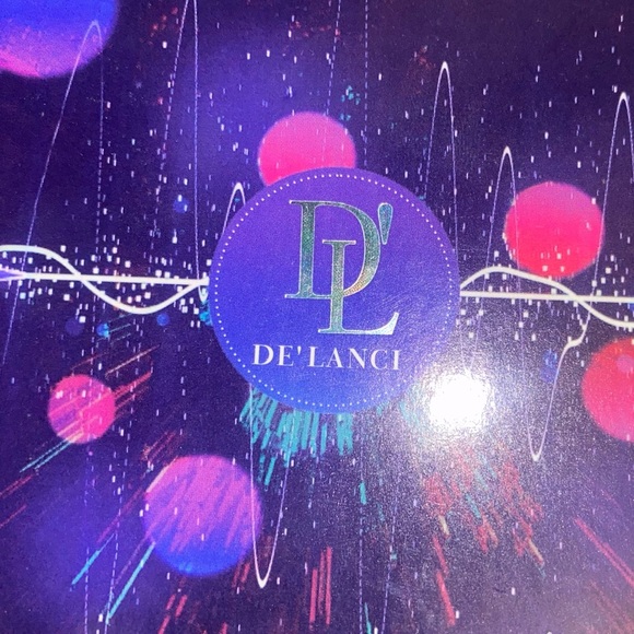 De’Lanci LE Heart Quake Eyeshadow Palette - Picture 2 of 3